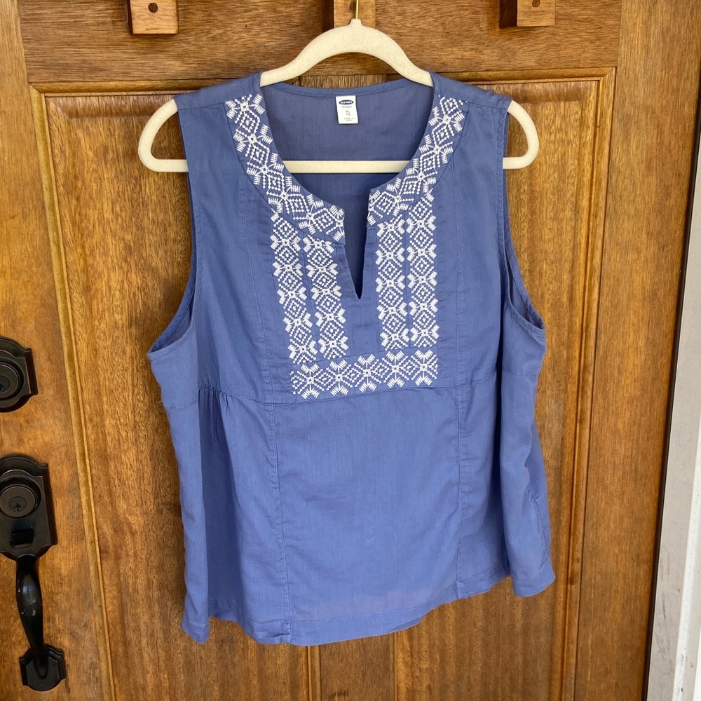 Old Navy | Blue Sleeveless Top w/ white embroidery